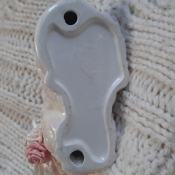 Vintage Irredecent Lustre White Cat Ceramic Figurine with pink & white bow - Picture 7 of 7